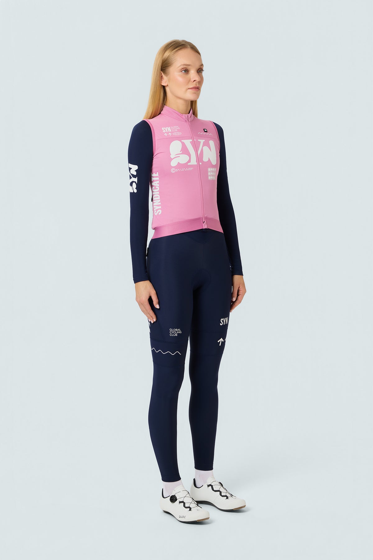 SYN Women's Pro Team APEX Club Vest 2.0 - Blush - modelbillede - AW26_PRO_TEAM_APEX_female_2_24097
