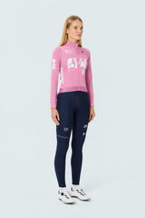 SYN Women's Pro Team APEX Club Jacket 2.0 - Blush - modelbillede - AW26_PRO_TEAM_APEX_female_3_24224