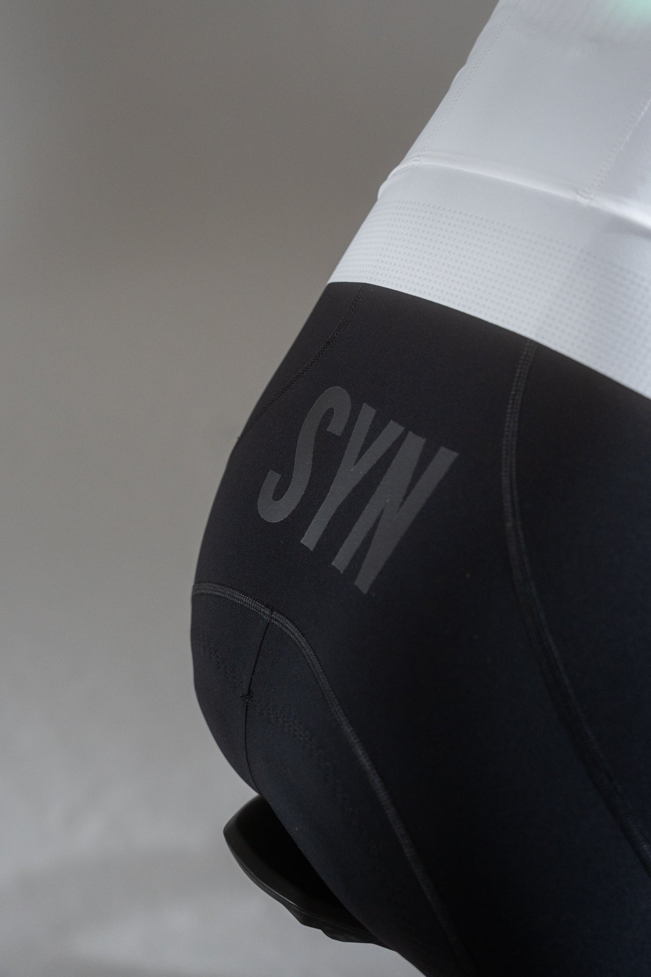 SYN – Women's Pro Tech Bib Shorts - Sort