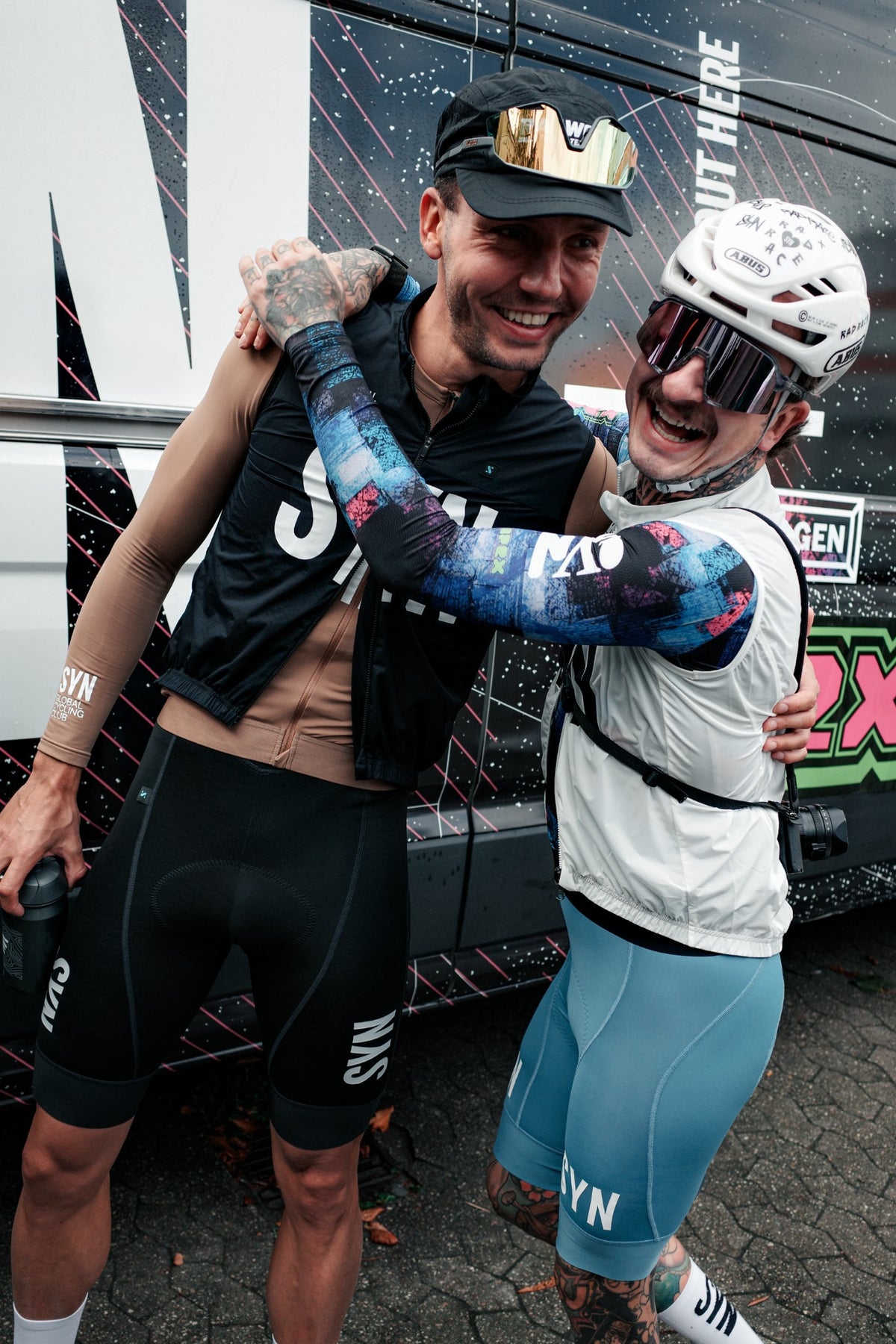 RAAW ryttere samlet efter cykelturen